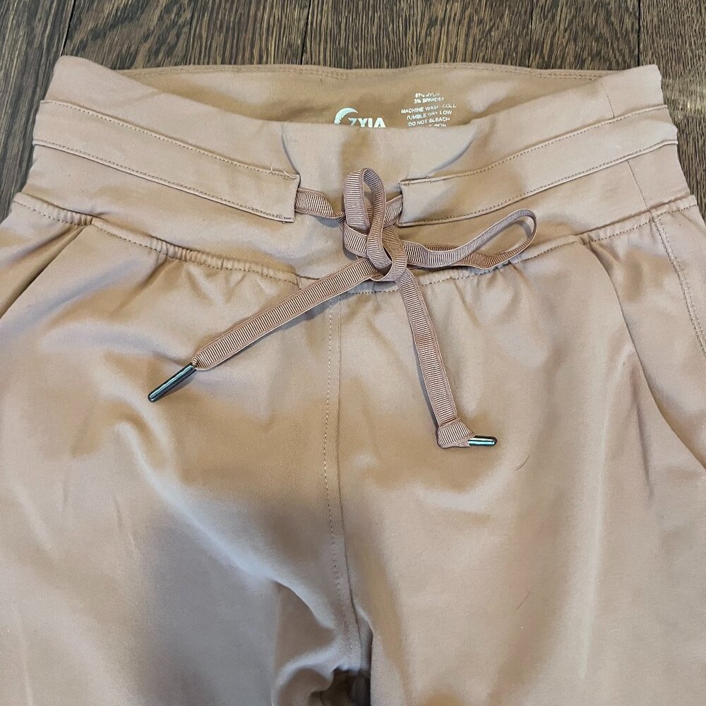 Zyia Joggers Tan Small